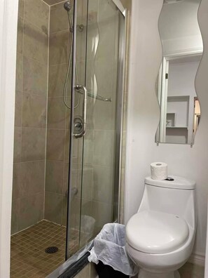 Family Triple Room, Courtyard View | Bathroom | Hair dryer, slippers, towels, soap - THE WARM HEART TORONTO (toronto)