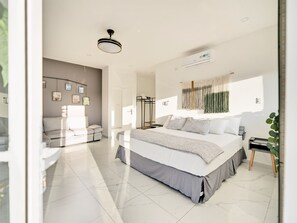 3 chambres, bureau, fer et planche à repasser, lit parapluie