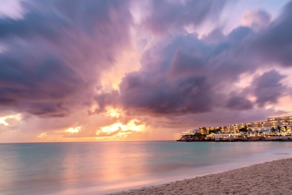 Beach nearby - Maho Beach 3BR Villa | Huge Terrace & Runway View (Simpson Bay)