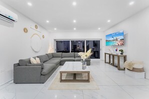 Smart TV, stereo - Maho Beach 3BR Villa | Huge Terrace & Runway View (Simpson Bay)