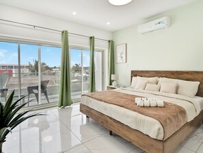 Bureau, fer et planche à repasser, lit parapluie, Wi-Fi gratuit