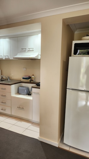 Private kitchen - La Bella!  Small self-contained studio suitable for traveller. (Wavell Heights)