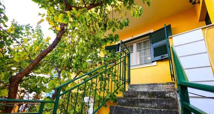 Apartment With Garden