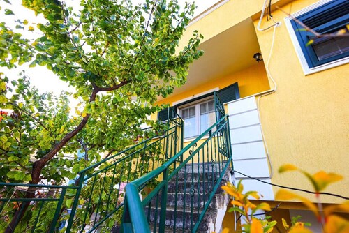 Apartment With Garden