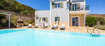 a beautiful and spacious holiday home located in Katelios