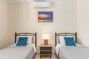 Ferros/tábuas de passar roupa, Wi-Fi de cortesia, roupa de cama