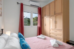 Iron/ironing board, free WiFi, bed sheets - peaceful Kefalonia villa with private pool (Spartia)