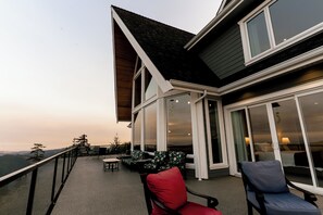 Exterior - Blue Horizon Mountain Retreat B&B  (Shawnigan Lake)