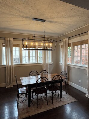 Dining - Masters Week Rental – Perfect 3 bed/ 2 bath Home Minutes From Augusta National! (Augusta)