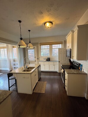 Private kitchen - Masters Week Rental – Perfect 3 bed/ 2 bath Home Minutes From Augusta National! (Augusta)