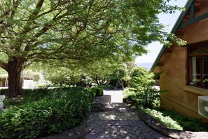 Property grounds - Villa Marche: A Private Riverside Retreat (West Tamar)