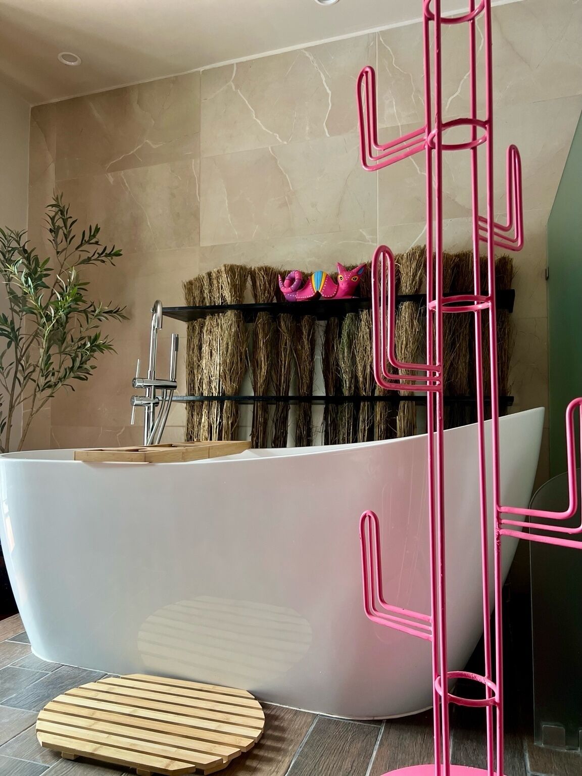 华丽套房, 阳台, 城市景观 | 浴室 | 吹风机、毛巾、肥皂、洗发水