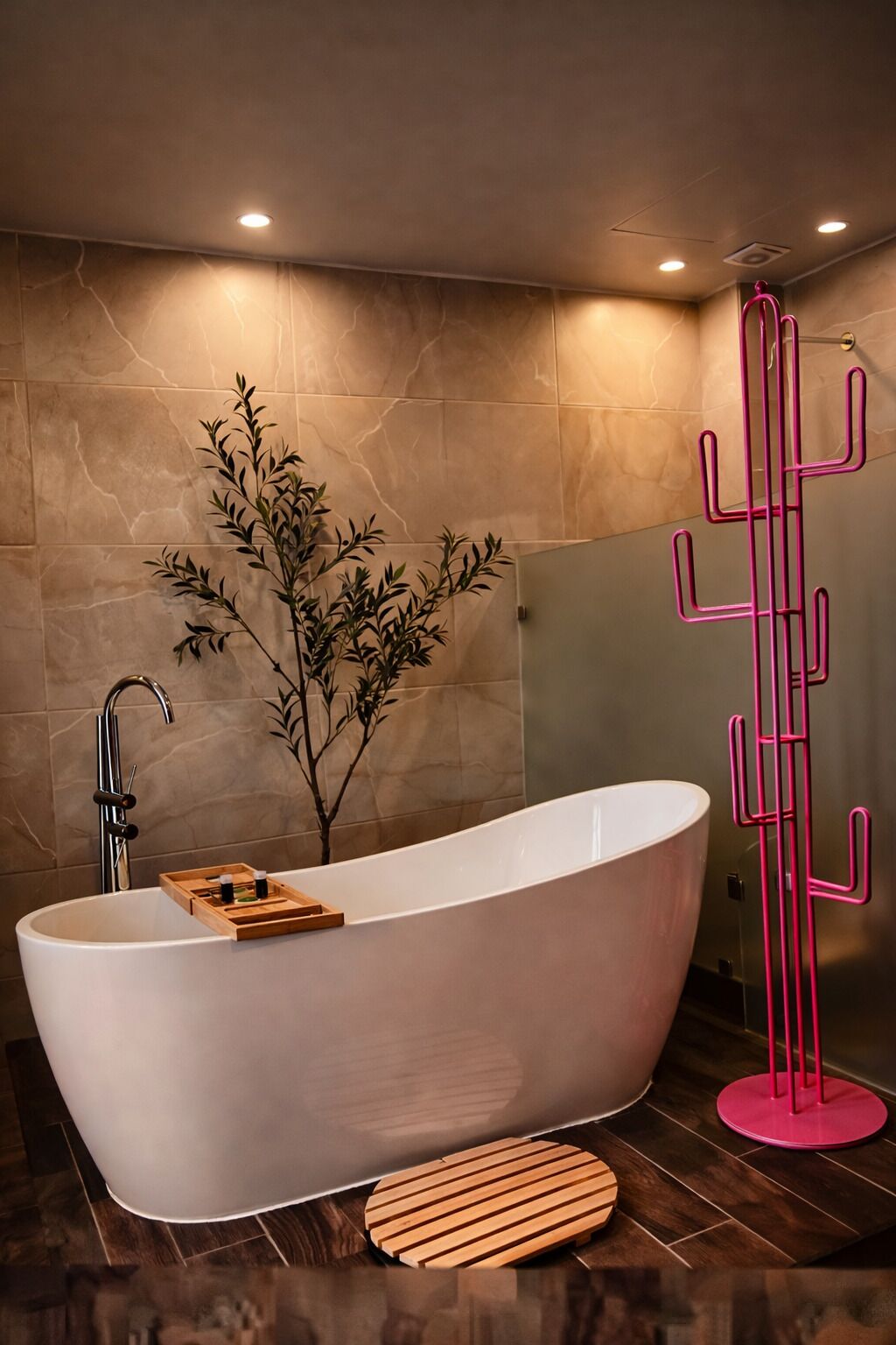 Deluxe Studio Suite, Balcony, City View | Private spa tub