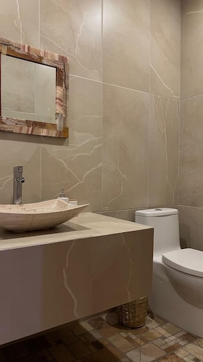 Standard Room | Bathroom | Hair dryer, towels, soap, shampoo - Hotel boutique Casa Gopar (Ocotlán de Morelos)