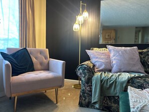 Living area - Bobbi's on the Hill (Waynesville)