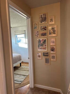 3 slaapkamers, een strijkplank/strijkijzer, internet, beddengoed