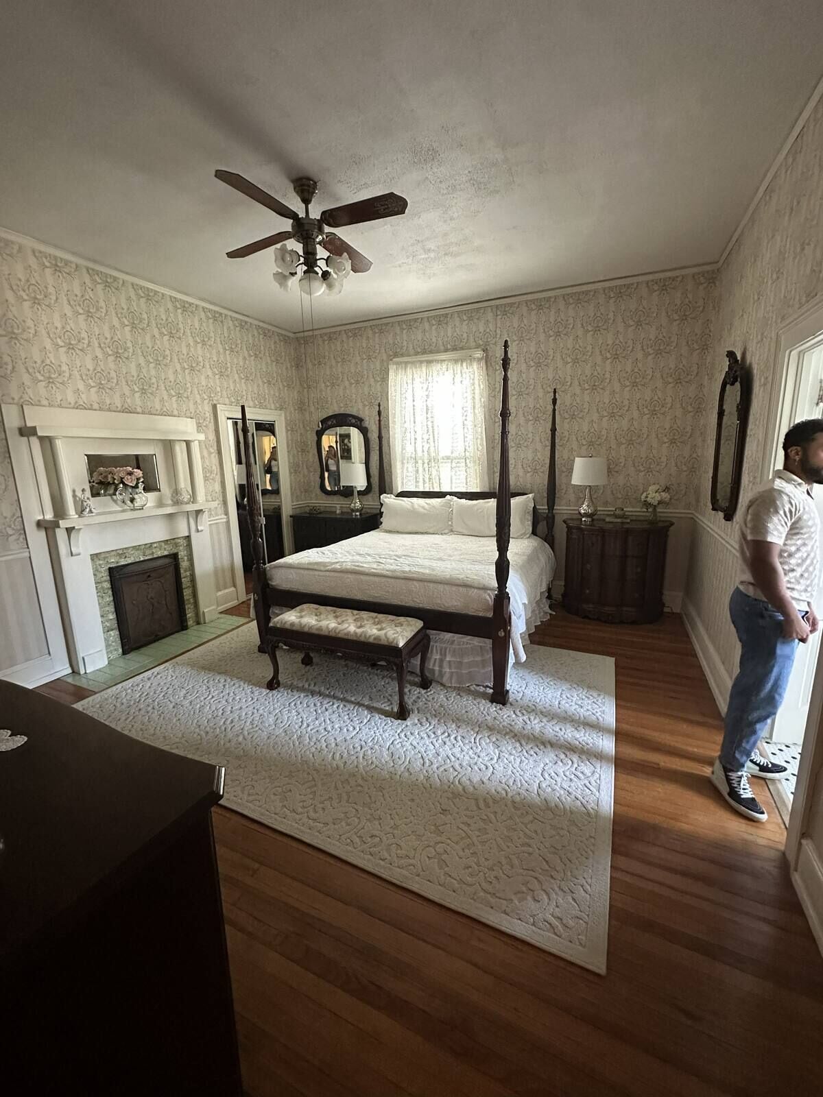 واي فاي وملاءات أسرّة