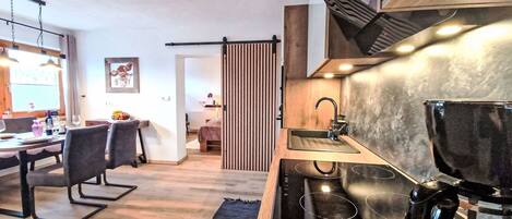 Réfrigérateur, micro-ondes, four, lave-vaisselle