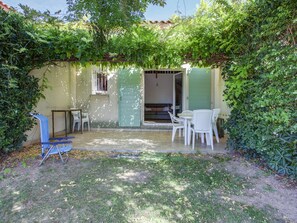 Villa | Exterior - Family Villa Near Lac de Jouarres (Homps)