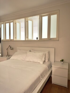 2 bedrooms, WiFi, bed sheets, wheelchair access - Kings Retreat on King Street (Perth)