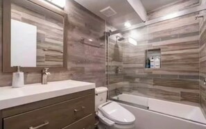 Shower, hair dryer, bidet, towels - Cozy, tasteful 2bd 2ba condo in beautiful Tempe walking distance to ASU & Mill (Tempe)