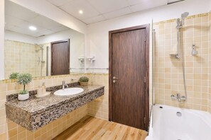Shower, hair dryer, towels - Luxury 3BR JBR · Shams · Free 5* Beach Resorts Access! (Dubai)
