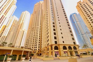 Exterior - Luxury 3BR JBR · Shams · Free 5* Beach Resorts Access! (Dubai)