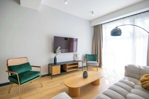 TV - Deluxe One-Bedroom Balcony Suite with Kitchen (T'bilisi)