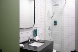Dusche, Haartrockner, Handtücher