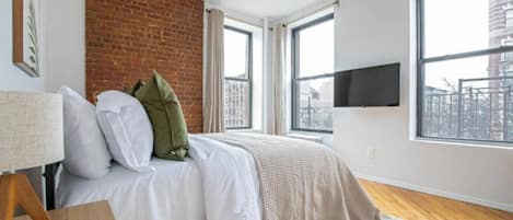 3 bedrooms, iron/ironing board, WiFi, bed sheets