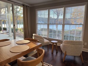Dining -  Serene waterfront 4-bedroom townhome, in Reynolds Lake Oconee, Marina adjacent (Greensboro)