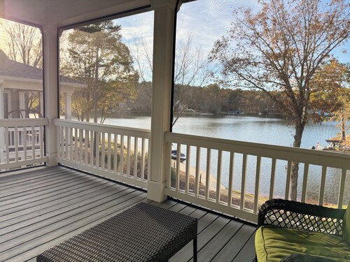 Serene waterfront 4-bedroom townhome, in Reynolds Lake Oconee, Marina adjacent