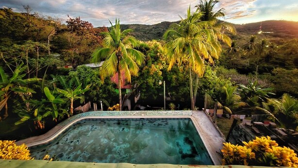 Pool - 4 Amigos - Seaview Room OLITA, 5 min to the beach, pool, private bathroom (El Zonte)