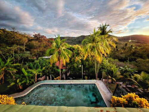 4 Amigos - Seaview Room OLITA, 5 min to the beach, pool, private bathroom