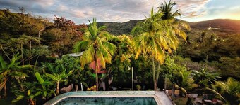 4 Amigos - Seaview Room OLITA, 5 min to the beach, pool, private bathroom