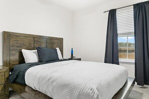 3 chambres, fer et planche à repasser, Wi-Fi, draps fournis