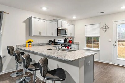 Cozy & Inviting
Your Home Away From Home • 3BR • Sleeps 6 • Quiet & Comfortable