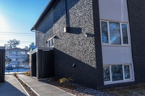 Exterior - Cozy 2-Level Loft | Prime Downtown | Walk to Whyte+UofA Hospital | Free Parking! (Edmonton)