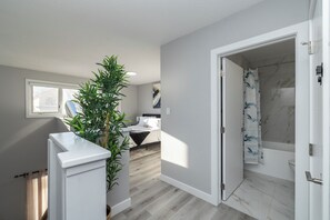 Room - Cozy 2-Level Loft | Prime Downtown | Walk to Whyte+UofA Hospital | Free Parking! (Edmonton)