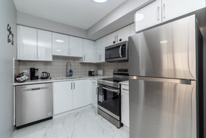 Fridge, microwave, oven, stovetop - Cozy 2-Level Loft | Prime Downtown | Walk to Whyte+UofA Hospital | Free Parking! (Edmonton)