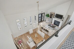 Dining - Upscale Modern Home with Spa Pool! (Niagara-on-the-Lake)