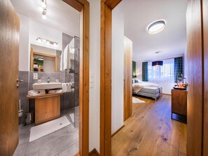 Apartment | 1 bedroom, bed sheets - Modern Apartment in Neukirchen (Neukirchen am Grossvenediger)