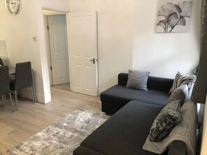 TV - Paddington Apartments by PrimeCityHosts F1 (Greater London)