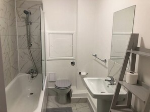 Hair dryer, towels - Paddington Apartments by PrimeCityHosts F1 (Greater London)