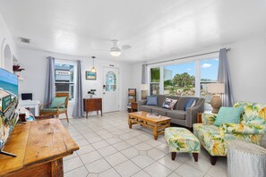 TV - The CrabTrap Villa • 2 Bungalows • Steps to Beach (Flagler Beach)