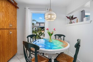 Dining - The CrabTrap Villa • 2 Bungalows • Steps to Beach (Flagler Beach)