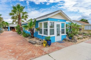 Exterior - The CrabTrap Villa • 2 Bungalows • Steps to Beach (Flagler Beach)
