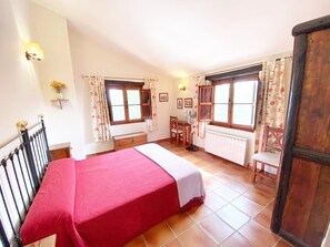 6 bedrooms, individually furnished - Virgen de la Cabeza Rural House (Valencia de Alcantara)