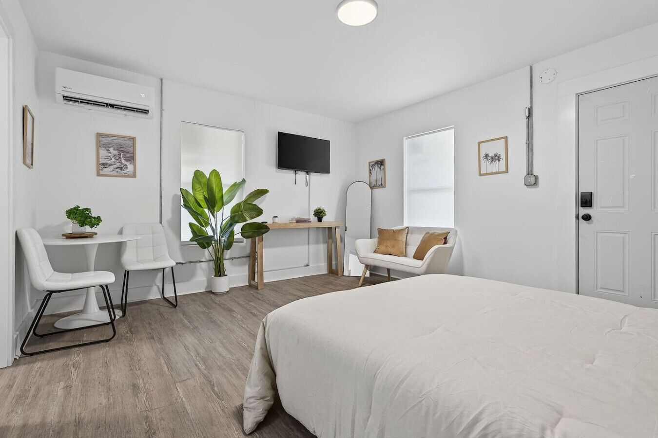 1 bedroom, travel crib, WiFi, bed sheets