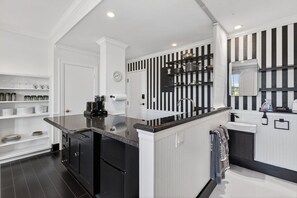 Interior - Lime Orchid - Palm Beach Hotel - Historic (Palm Beach)